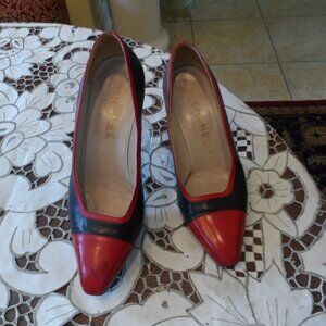 Chanel Vintage Black & Red Lamb leather Cap Toe Pump Size 37.5B